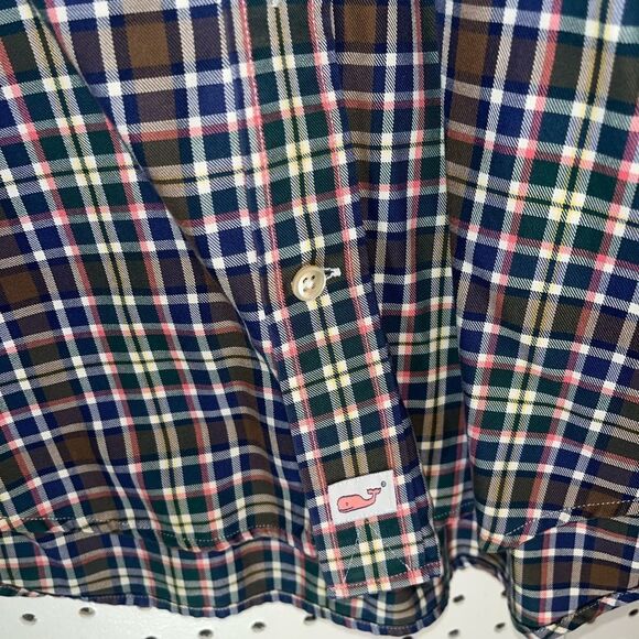 Vineyard Vines button down shirt - Picture 3 of 4